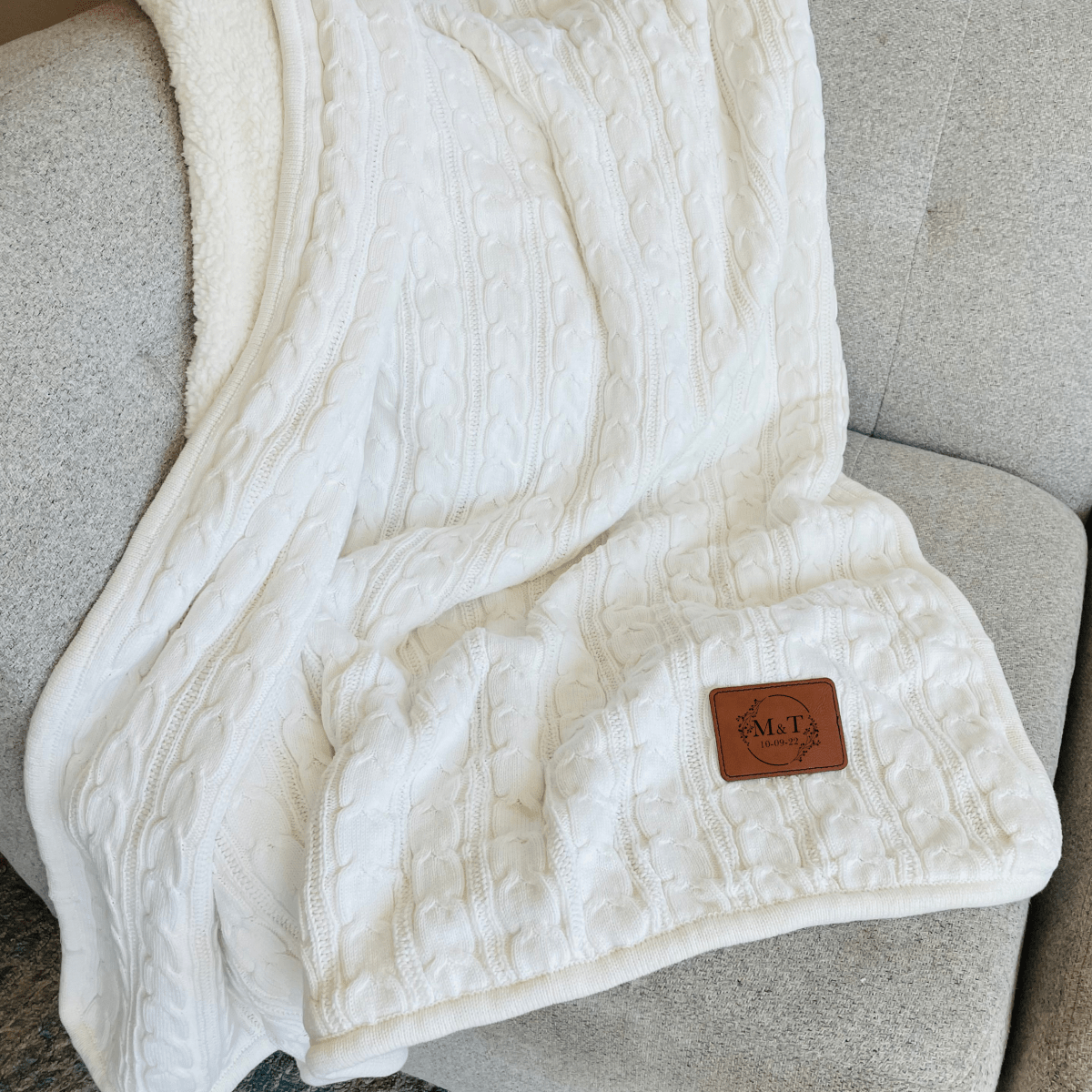 Warm & plush personalized sherpa cable knit blanket with custom patch in grey or white – perfect gift for Mother's Day or birthdays