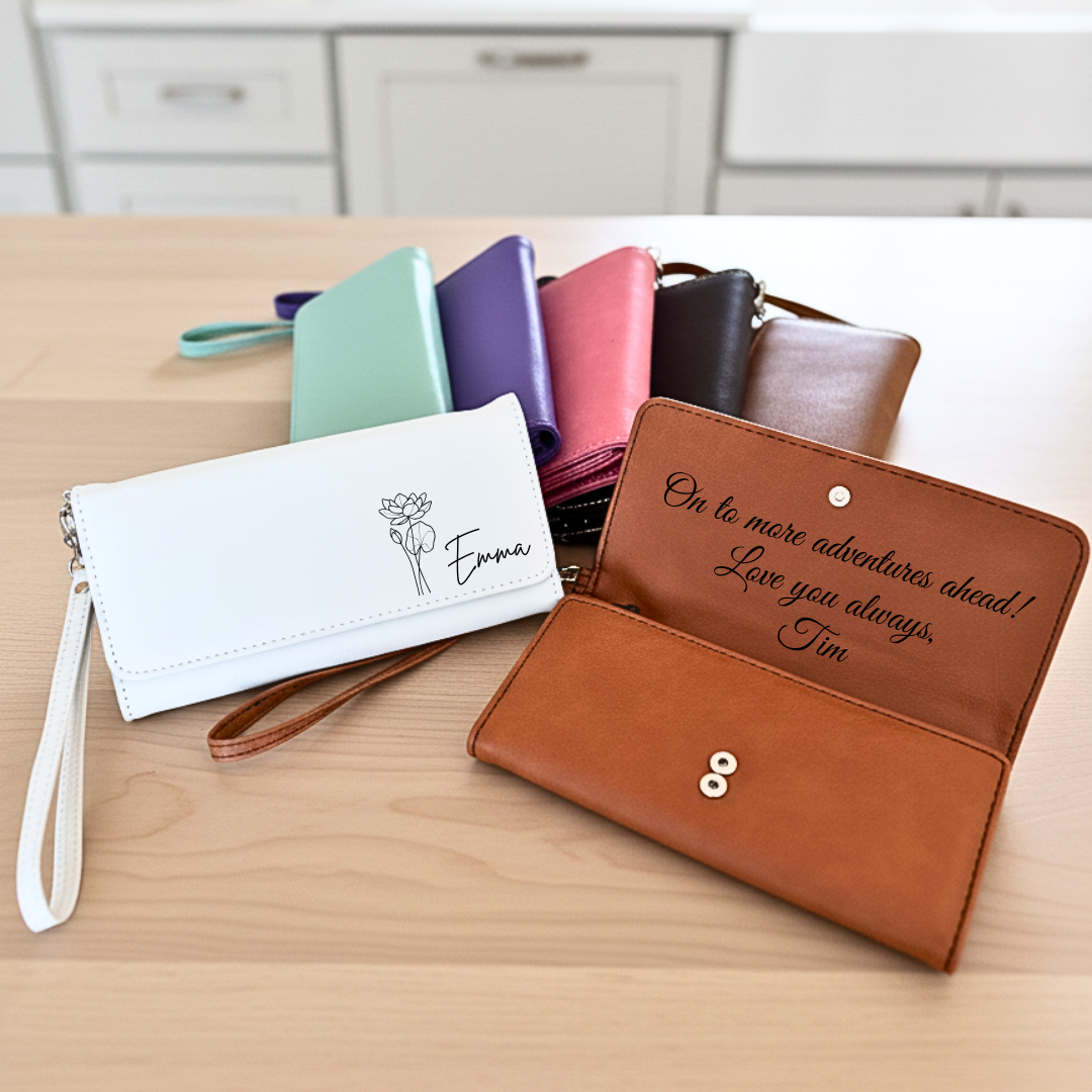 Mom&#39;s Personalized Leather Wristlet