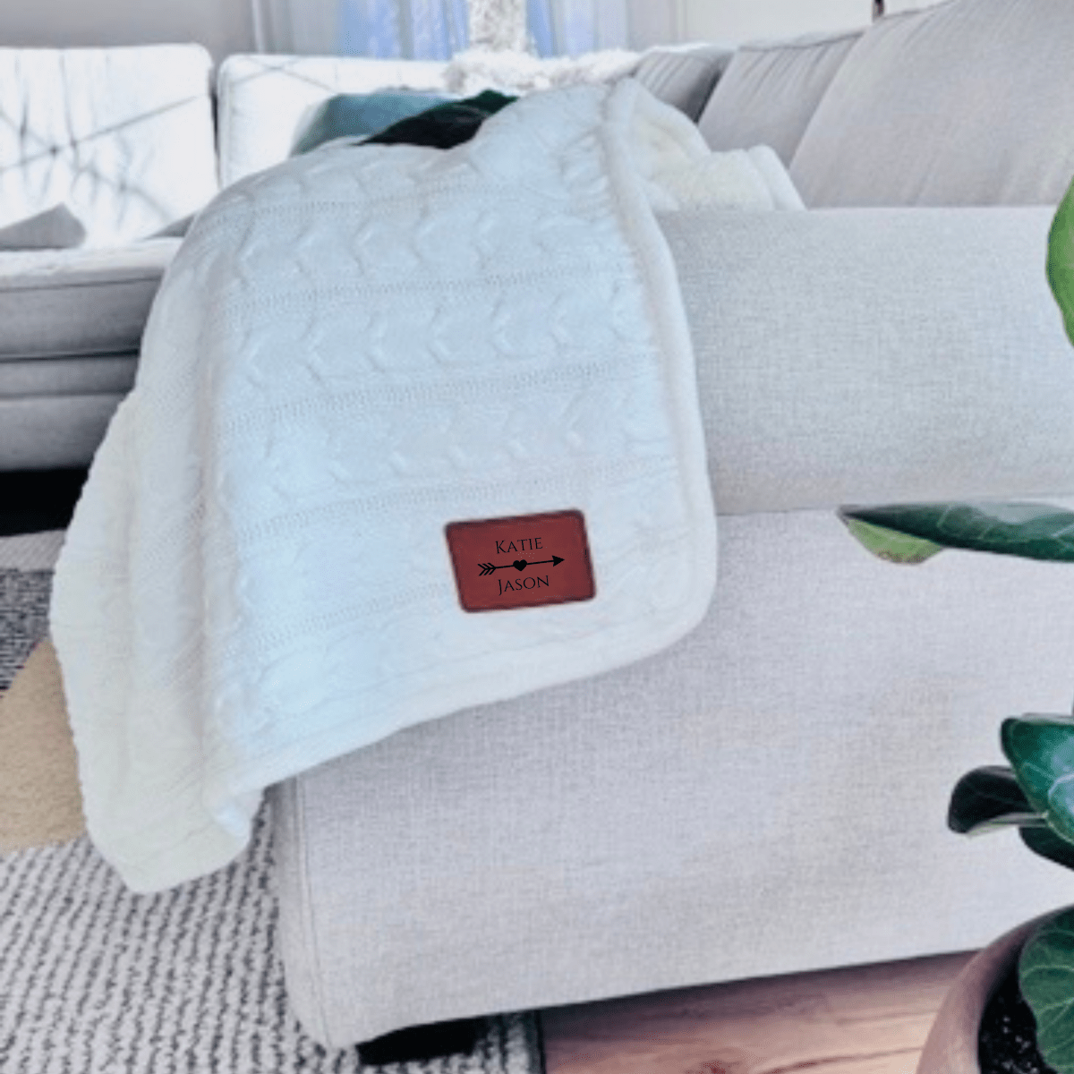 Warm &amp; plush personalized sherpa cable knit blanket with custom patch in grey or white – perfect gift for Mother&#39;s Day or birthdays