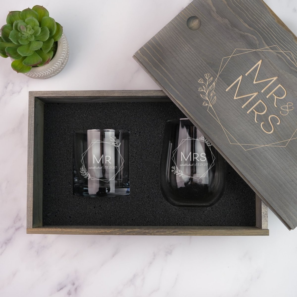 Anniversary Mr & Mrs Wine and Whiskey Gift Set - Design: HH5